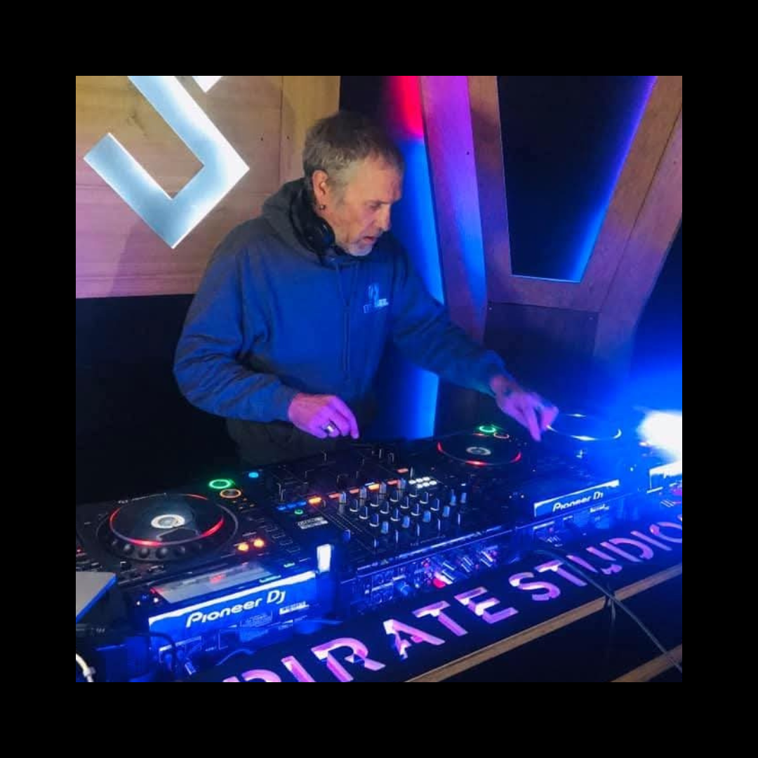 Del Sanderson - UK Garage DJ - Pioneer of the underground sound