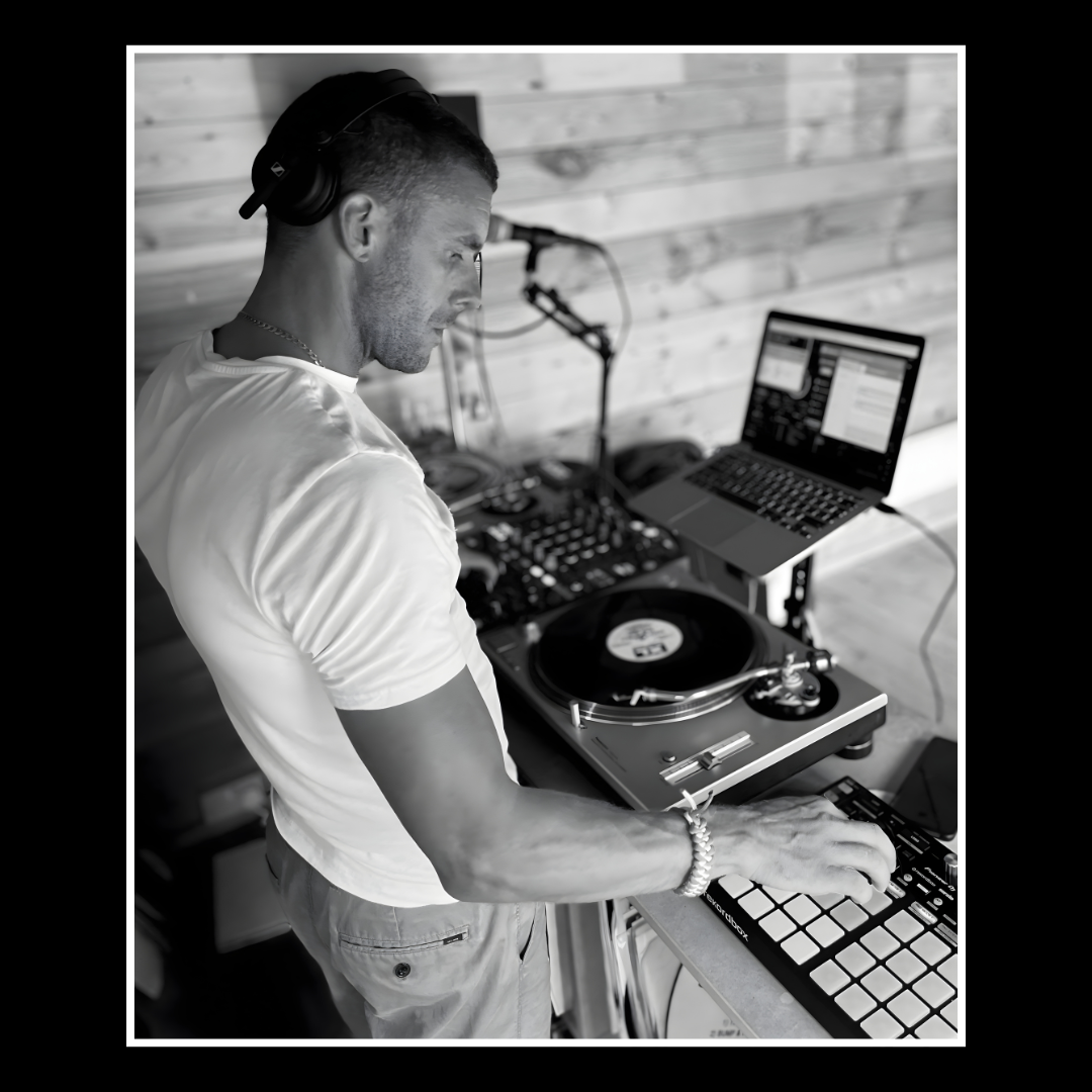 Paul R - UK Garage DJ - Bi-weekly energy and underground vibes