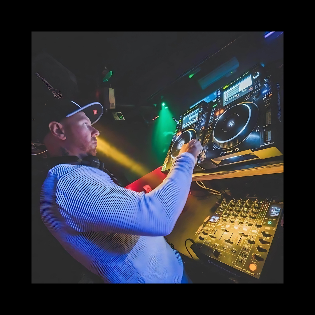 Tempa - Bass / Breaks / Garage / Jungle / DnB DJ - Underground music session maestro from Berkshire