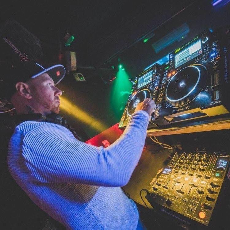DJ Tempa - Bass, Breaks, Garage, Jungle & D&B specialist from Berkshire, UK